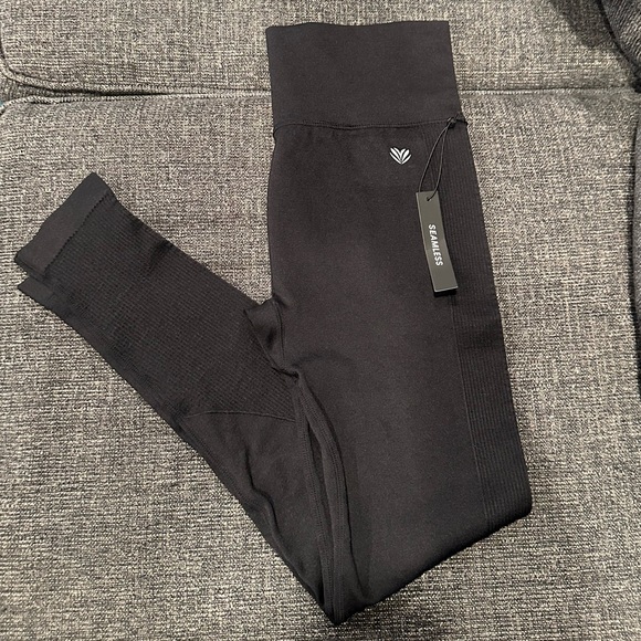 FOREVER 21 HIGH WAIST SEAMLESS LEGGINGS - Picture 1 of 5